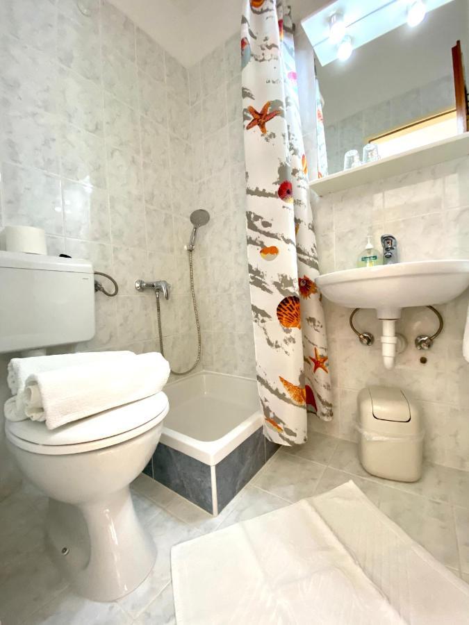 Guesthouse Kurelic Rab Kampor ภายนอก รูปภาพ